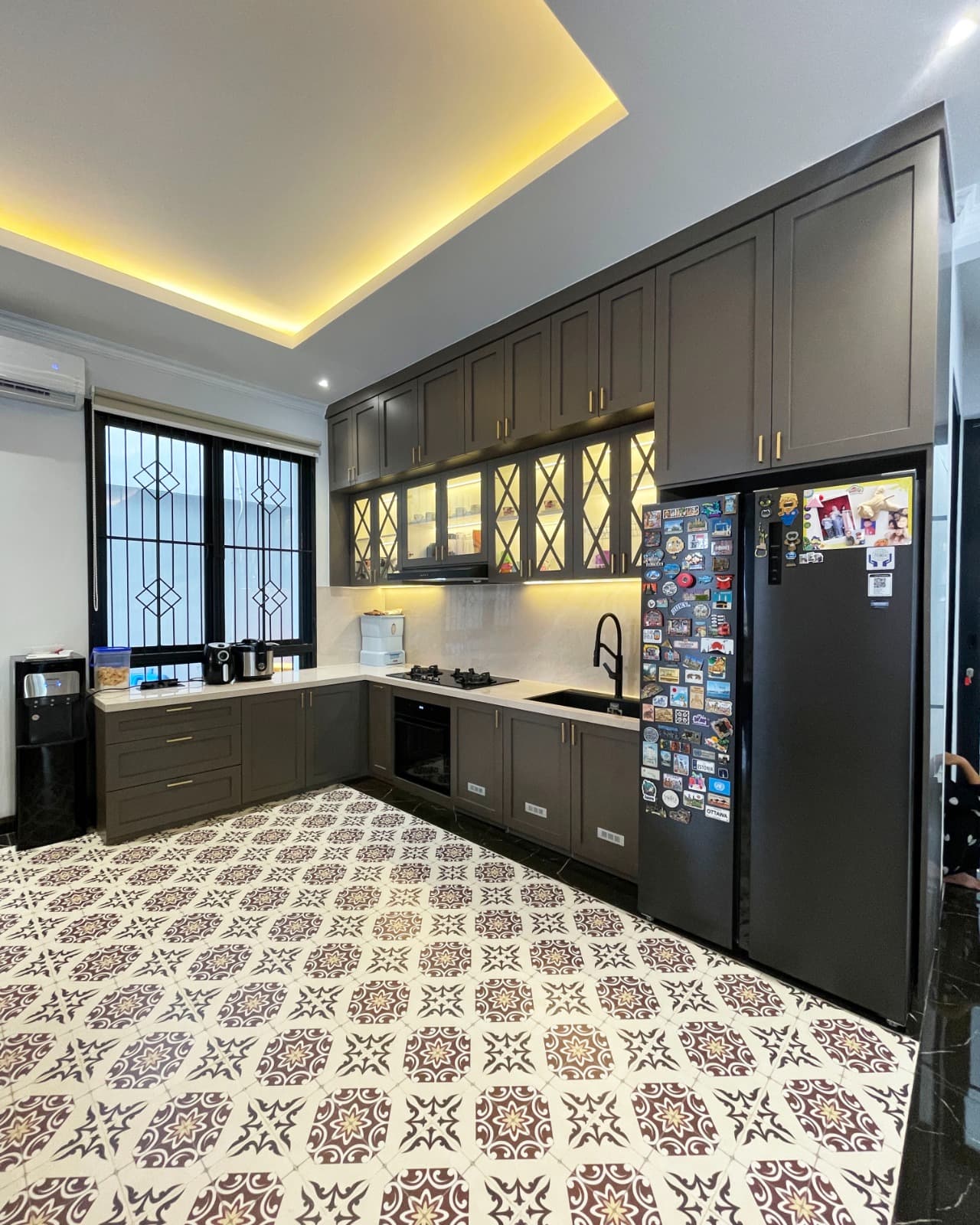 Detail variasi gaya Kitchen Set Semi Classic lis profil
